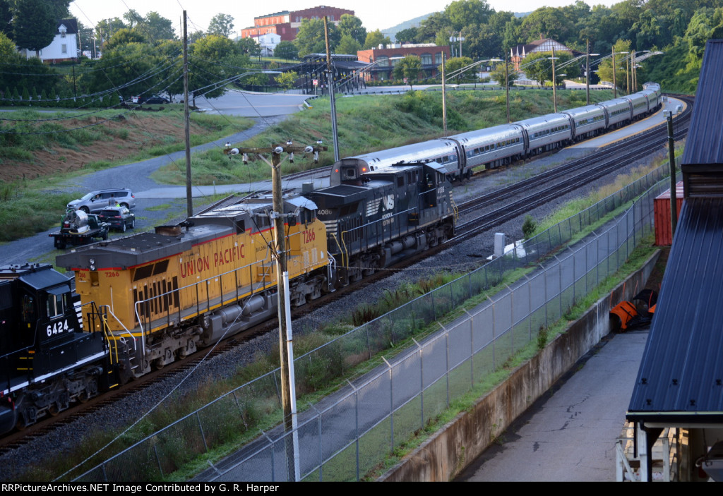 Regional #171(14) and 13R's head end.  Kemper St. Station in the background.